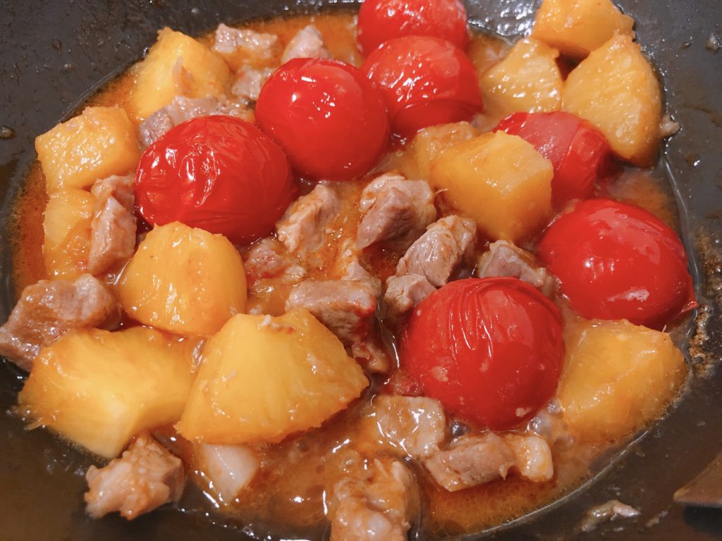 クセになる味!豚肉のパイナップル煮込み